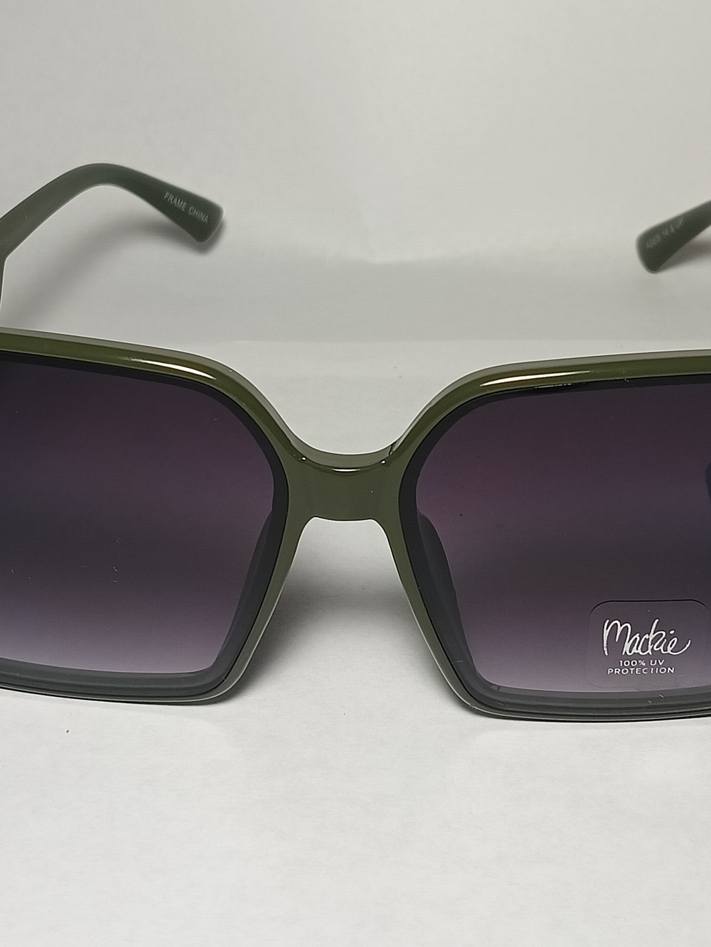 Bob Mackie Olive Green Oversized Women's Sunglasses 100% UV Protection NWT.